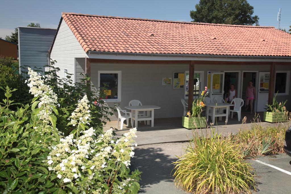 Hotel Camping des Rulières à Saint-Valérien Extérieur photo